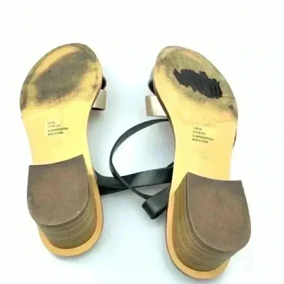 NYC Co sandals size 9 6463 gold black criss cross - Picture 5 of 8